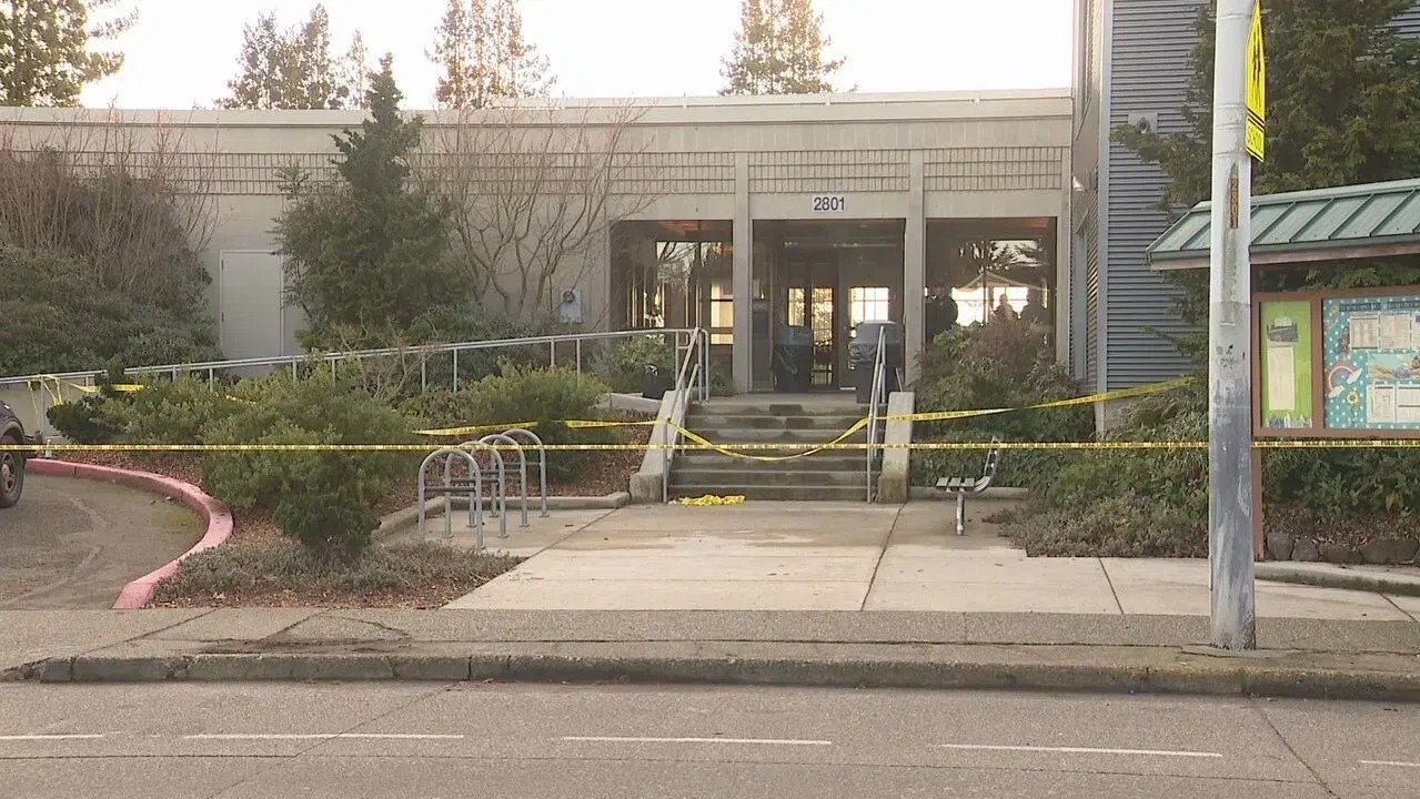 哗然！西雅图14岁男孩青少年中心泳池遭枪杀，警长：这对社区没影响