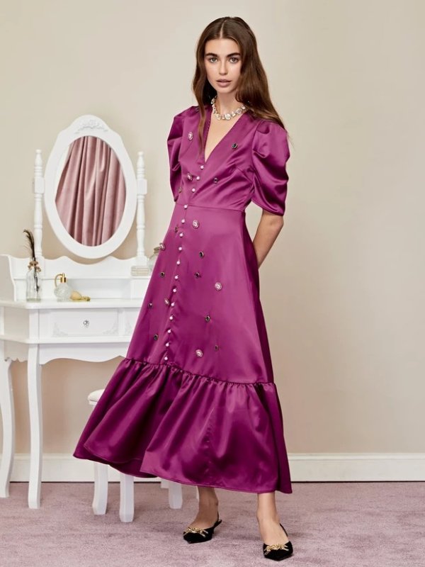 紫色缎面连衣裙
