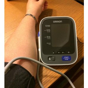 欧姆龙10系列 BP785N上臂式电子血压计