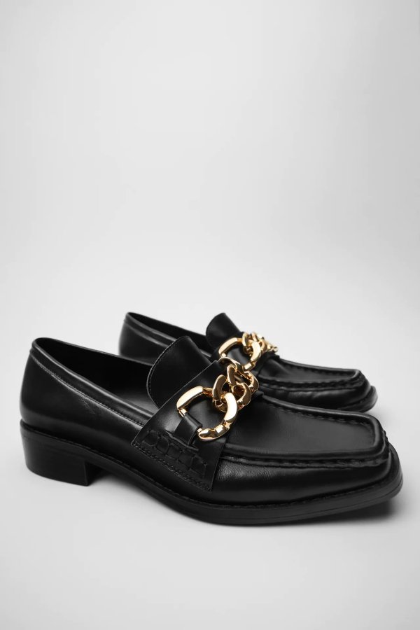 SQUARE TOE CHAIN TRIM LEATHER LOAFERS Details
