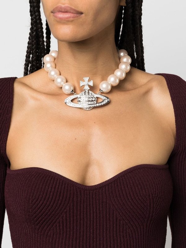 logo-plaque pearl necklace