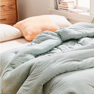 T-Shirt Jersey Comforter Snooze Set@Urban Outfitters
