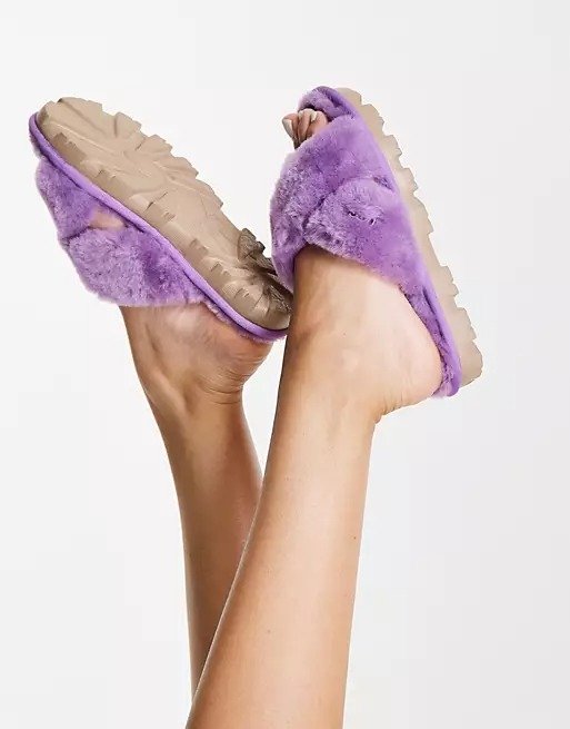 紫色毛绒凉鞋