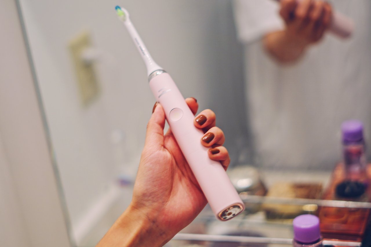 从刷牙开始，做一个精致的猪猪女孩丨Philips Diamond clean电动牙刷测评