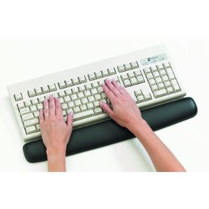 3M Gel Wrist Rest, Black Leatherette, 18 Inch Length, Antimicrobial Product Protection