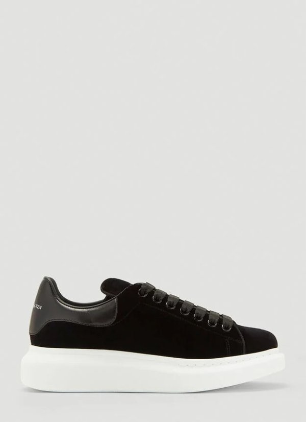 Larry Velvet Sneakers in Black