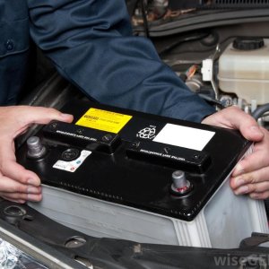 《汽车频道汽修部》自己动手更换汽车电池