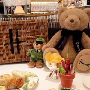 Harrods 圣诞限定伴手礼🎄网红哈罗德熊£30、圣诞日历£41