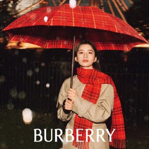 Burberry 巴宝莉狂促！张婧仪同款新年红围巾£320！