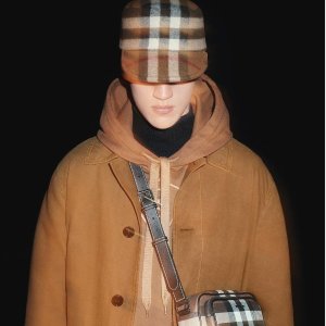 Burberry 巴宝莉年末狂促！羊绒围巾£260 棉服£819