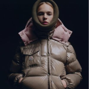 Moncler 官网 必买羽绒服！爆火羊毛拼接£805！奶蓝马甲£355！