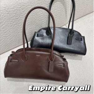 国内爆火！国内定价￥4950上线🔥Coach官网 新款Carryall油蜡皮法棍包❗Prada都不香了