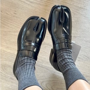 SSENSE 鞋柜进货ing 阿迪SFTM联名£161 豹纹玛丽珍£127