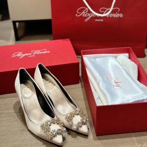 Roger Vivier 捡漏价🔥收爆美千金鞋鞋！经典方扣平底鞋£364！