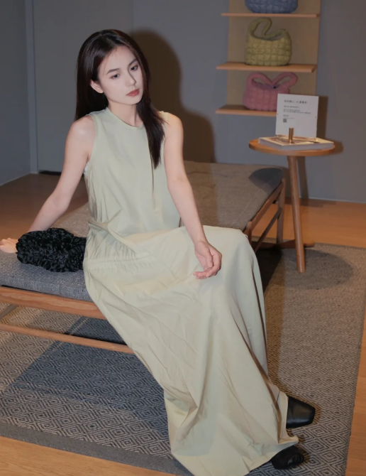 开心果绿连衣裙