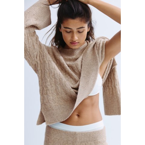 麻花针织圆领毛衣