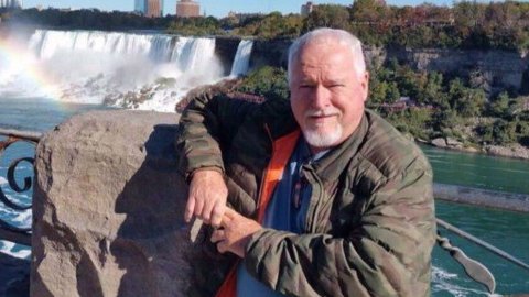 “圣诞老人”竟是连环杀手？连杀8人埋尸花盆16年，比惊悚片离谱…