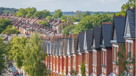 💥英国楼市重磅预测：央行利率或降至3.75%，明年房价将大幅上涨！想买房的赶快上车