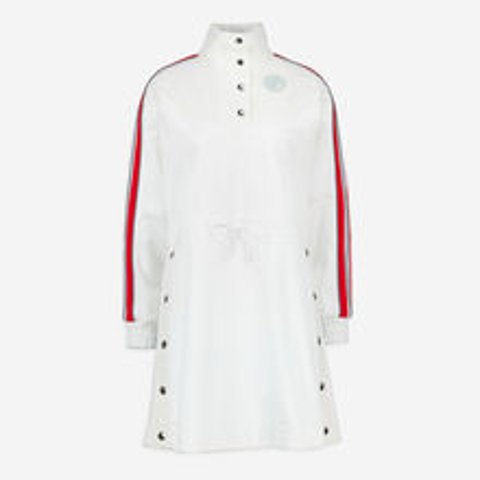 白色条纹连衣裙