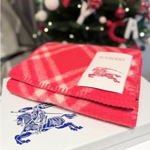 Burberry爆款红色围巾炸场