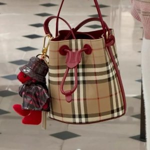 新款7.7折 围巾£276