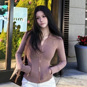 Scuba半拉链卫衣£97