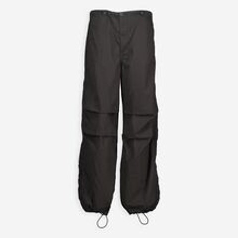 黑色降落伞裤