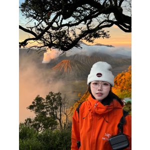 Atom 冲锋衣菲诺橙