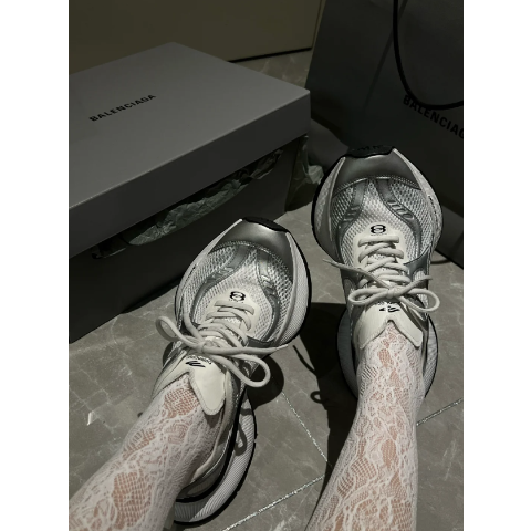 Balenciaga运动也能美丽Circuit Runners 运动鞋