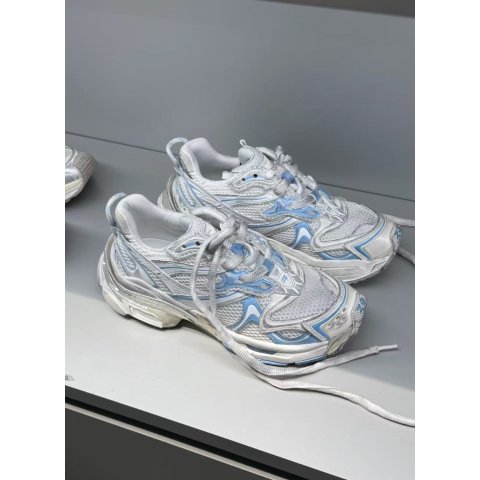 Balenciaga好清爽的配色跑步鞋