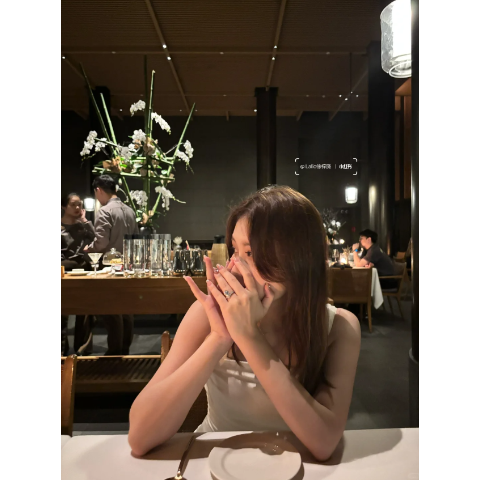 方领女士连衣裙 短款