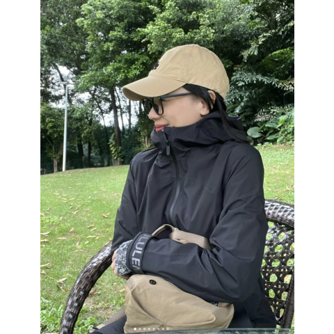 Rain Rebel 连帽夹克