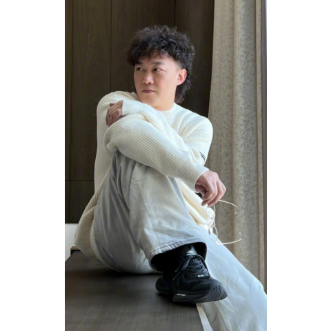 Balenciaga陈奕迅同款老爹鞋