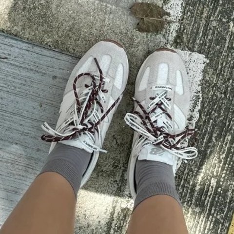 471 米色运动鞋