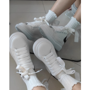 MCQUEEN Runway 女士皮革运动鞋