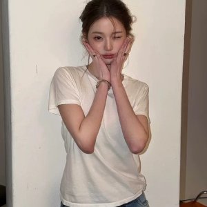 小马Tee£32、COS白Tee£15