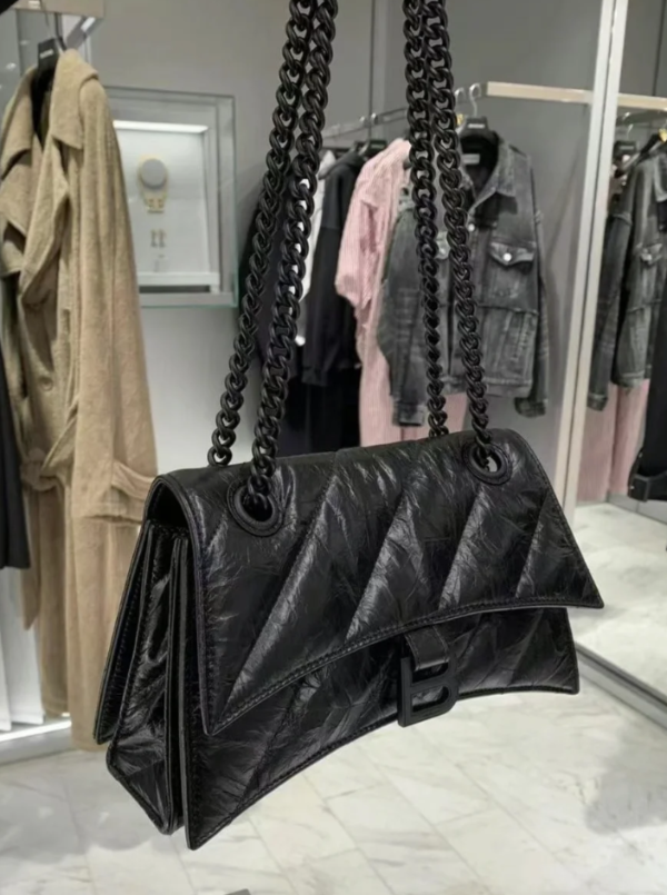  Quilted 链条肩包 黑色