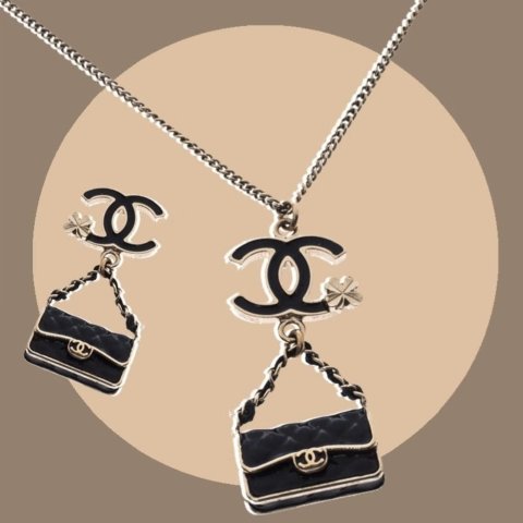 Chanel CC 搭扣金属吊坠项链