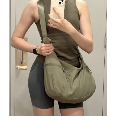 Large Slouchy Sling Bag 13L 伞绳