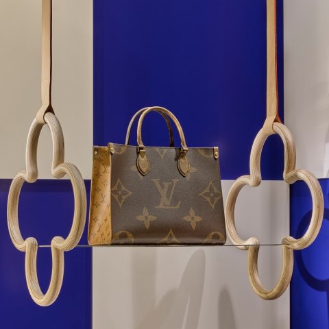 棋盘格腰带$335上新：Louis Vuitton、MIU MIU、Celine 等经典单品