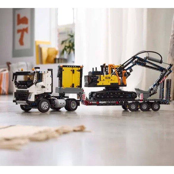 Volvo FMX Truck & EC230 Electric Excavator 42175