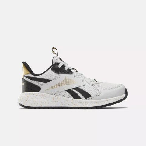 Reebok对撞颜色，男女生皆可穿road supreme 4 大童鞋