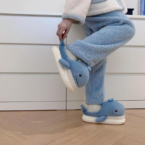 毛绒拖鞋
