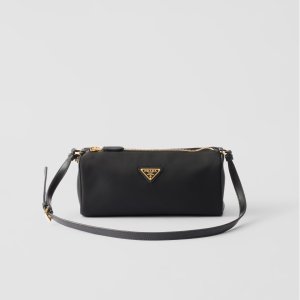 Prada 三角标单肩包