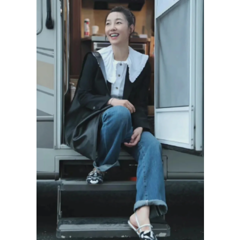 ruffled exaggerated collar blouse 章若楠同款衬衫$61.00 超值