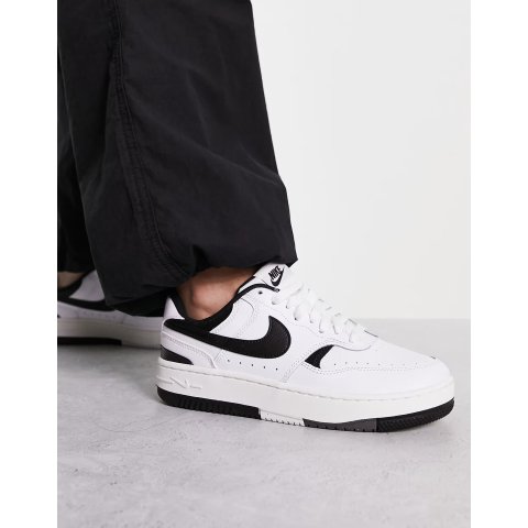 NikeGamma Force 运动鞋