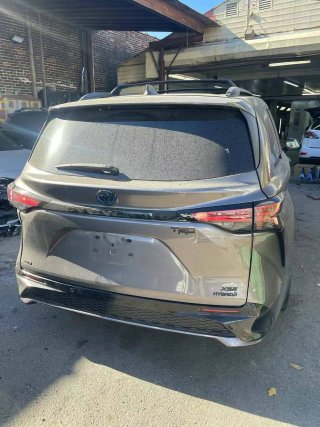 2022 Toyota sienn...