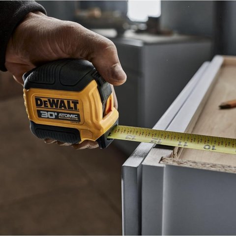 DEWALT Atomic Compact 30ft. 卷尺