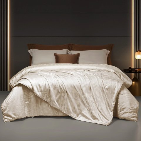 RegalSilk Jacquard Antibacterial Mulberry Silk Quilt Royal Bedroom