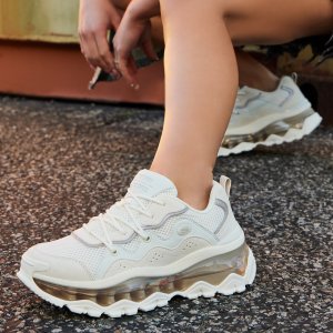 SKECHERS Spring Preview Sale